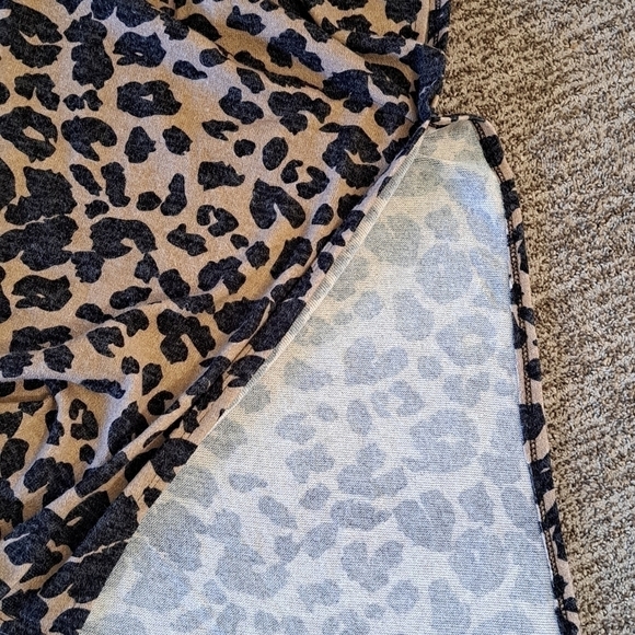 Dress Up Women's Leopard Print Poncho With Side Slits One Size - Picture 5 of 7